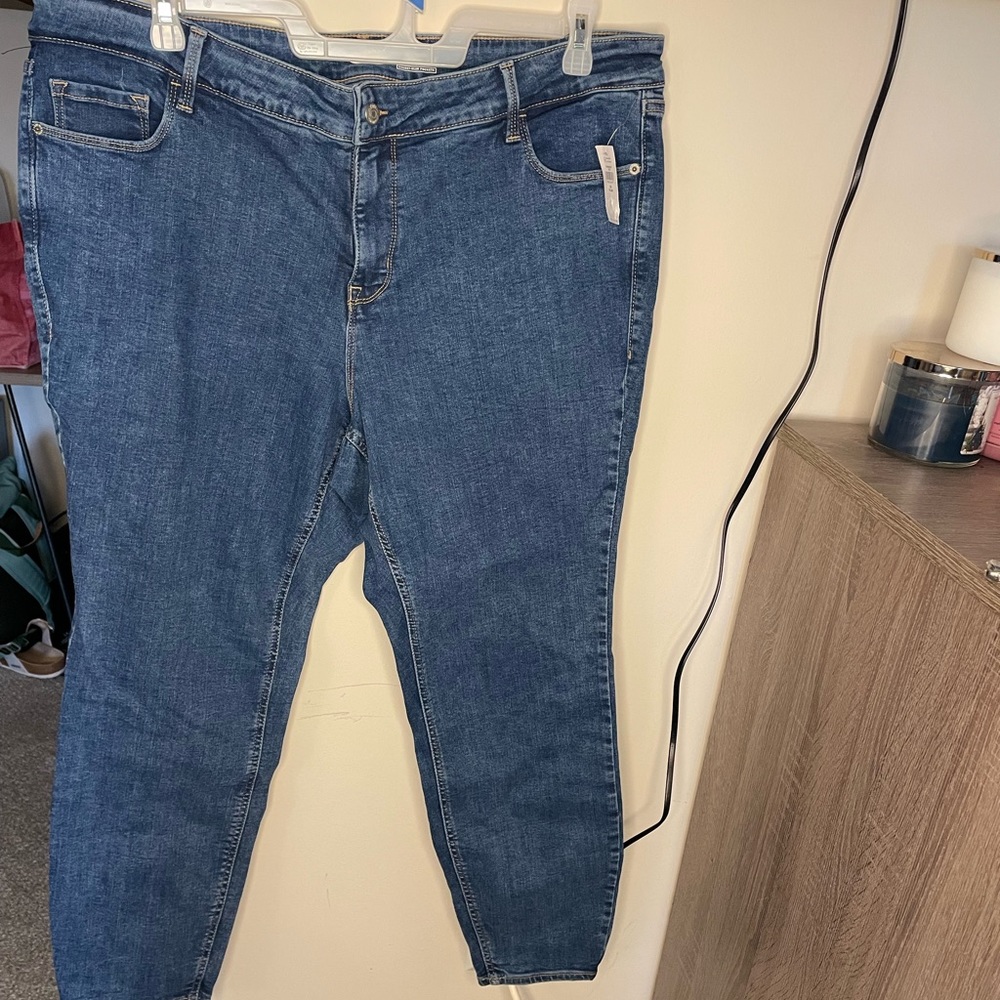 SALE! Old Navy Rockstar Super Skinny Jean (size 22)